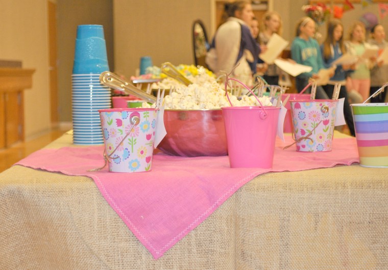 Focus on Your Innergram: YWIE, New Beginnings, Girls Camp, etc. Decor, refreshement and handout ideas. Free bunting pattern download!